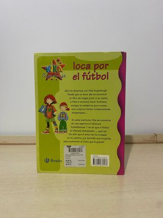 Kika Superbruja loca por el futbol