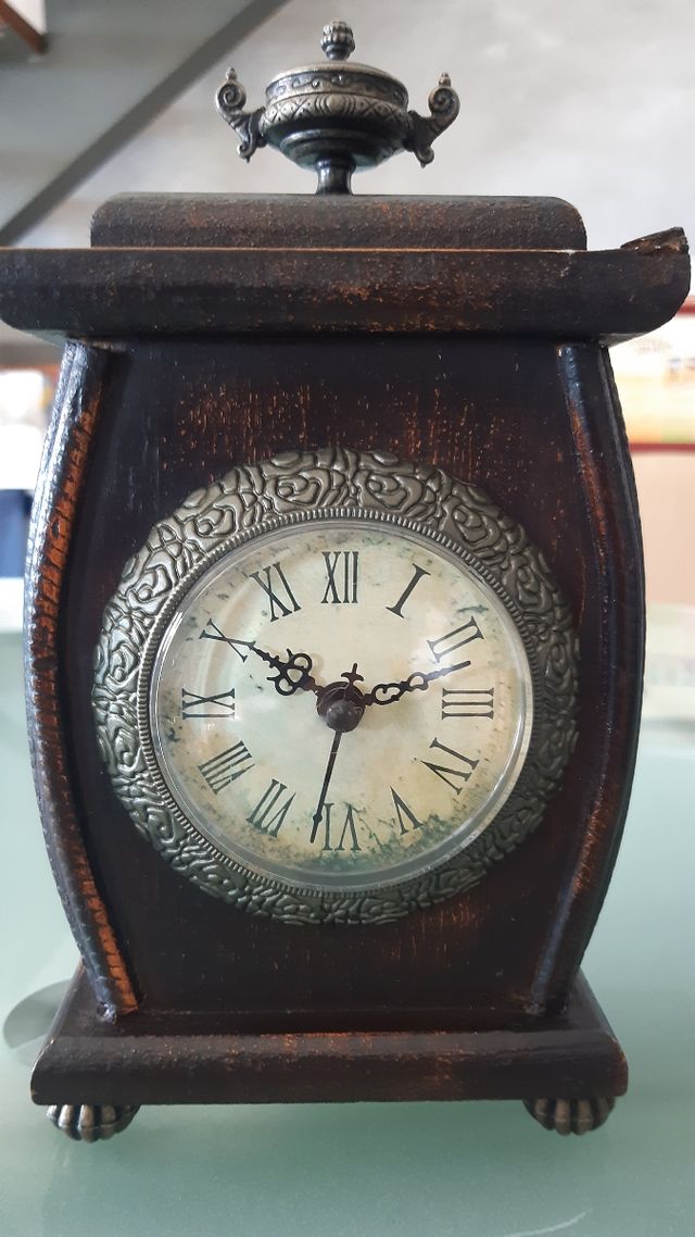 Orologio in legno anticato