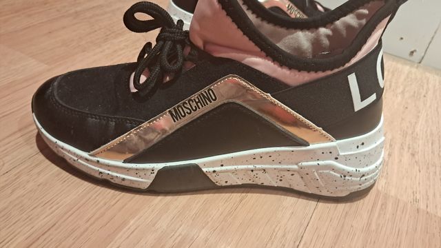 Preciosas zapatillas Moschino