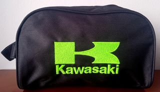 BOLSA NECESER BORDADA LOGO KAWASAKI 