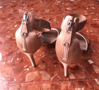 Sandalias de tacón Guess