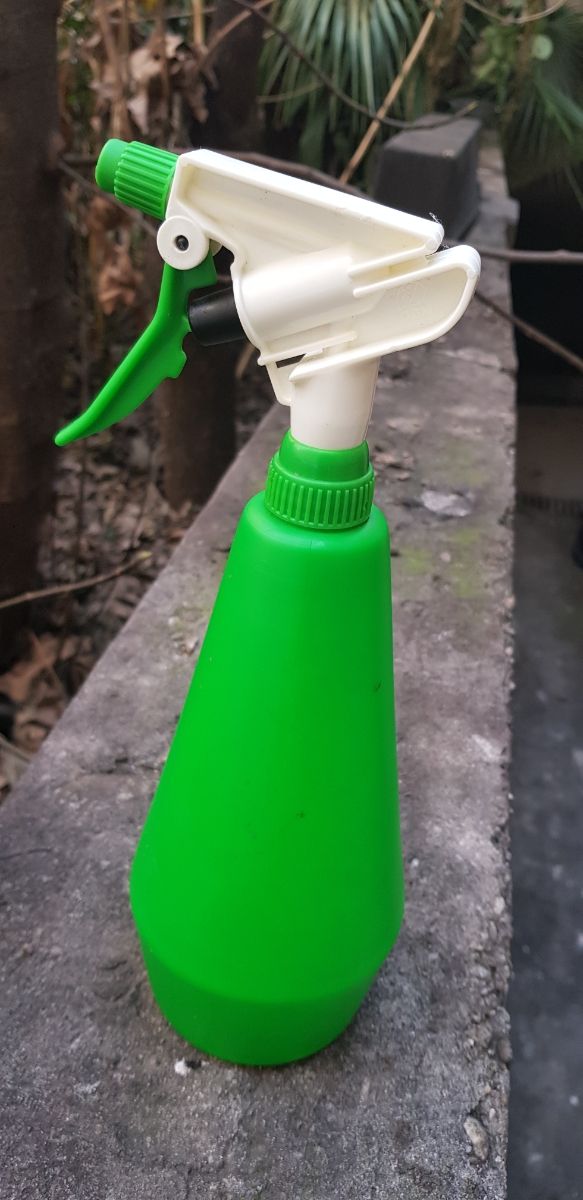 Spruzzino annaffiatore nebulizzatore per piante