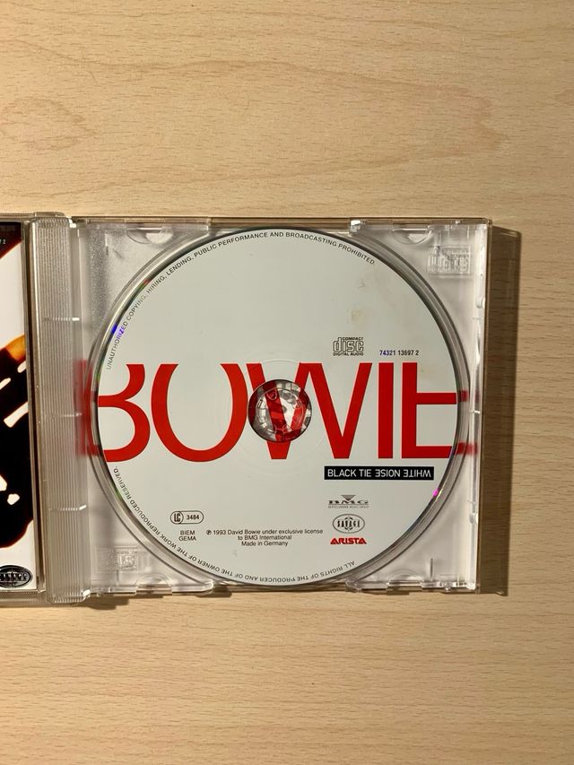 David Bowie - Black tie white noise