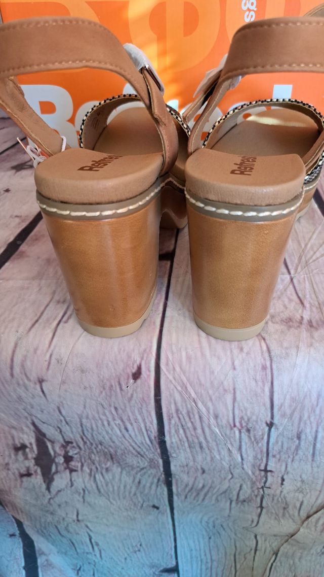 Sandalias mujer T39 a estrenar REFRESH ref 15-2084