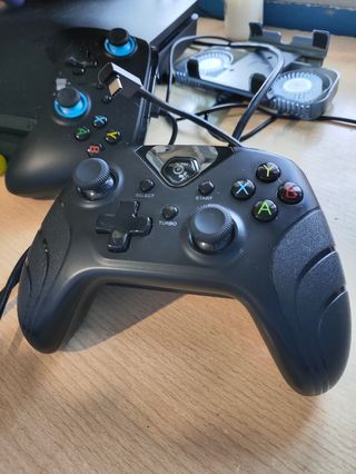 Mando Xbox series X S under control