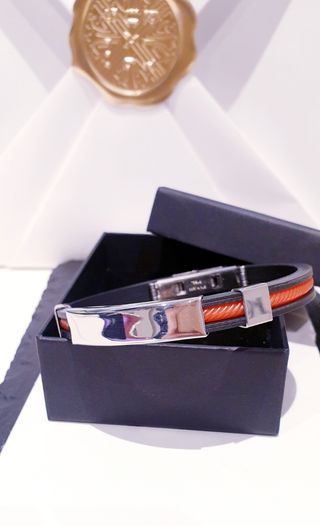Bisutería hombre, Pulsera acero rojo
