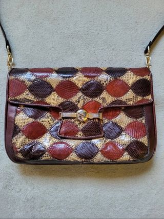 Bolso de piel de serpiente