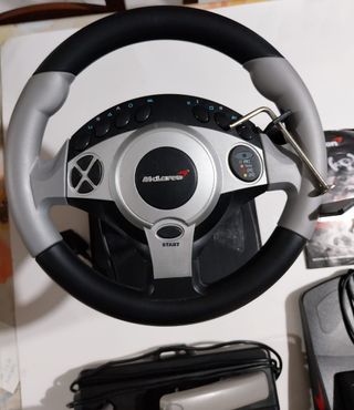 Volante PlayStation McLaren