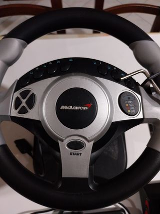 Volante PlayStation McLaren