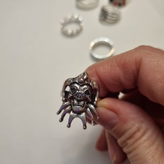 Lote 6 anillos estilo gótico color plata x 7 e.