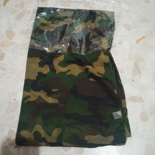 Pareo de playa verde estampado militar
