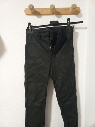 Pantalon negro tipo cuero