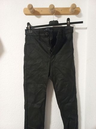 Pantalon negro tipo cuero