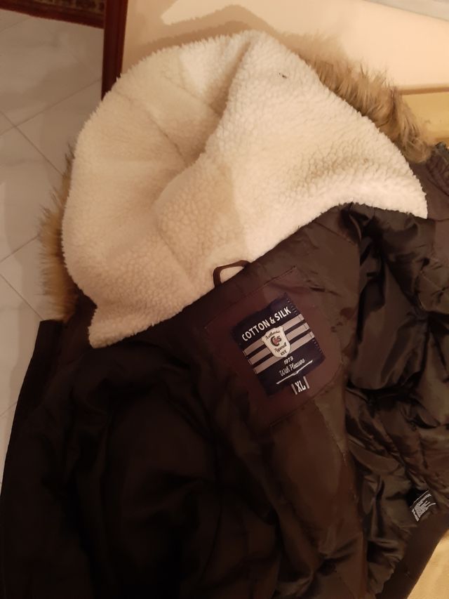 giubbotto imbottito con cappuccio 