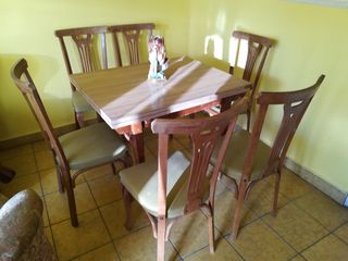 Mesa antigua y 6 sillas