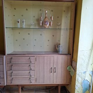 mueble y vitrina