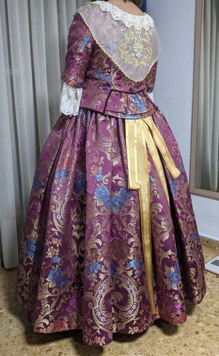 Traje de fallera fucsia oscuro