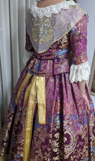 Traje de fallera fucsia oscuro