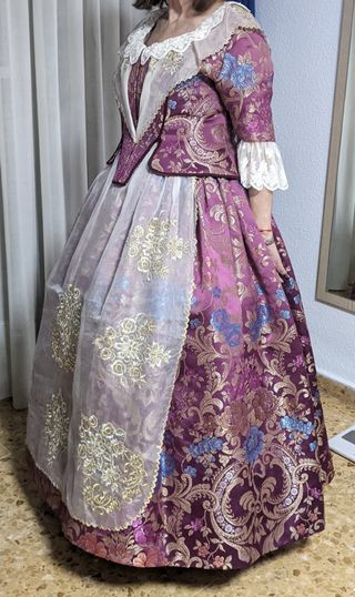 Traje de fallera fucsia oscuro