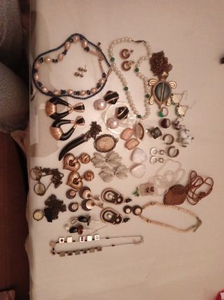 Lote bisutería vintage oro ,plata ,perlas ,hueso