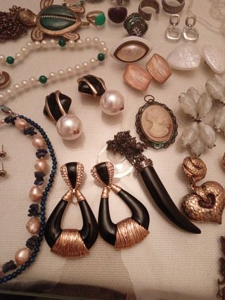Lote bisutería vintage oro ,plata ,perlas ,hueso