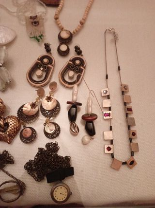 Lote bisutería vintage oro ,plata ,perlas ,hueso