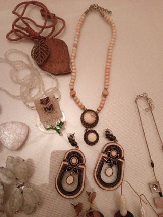 Lote bisutería vintage oro ,plata ,perlas ,hueso
