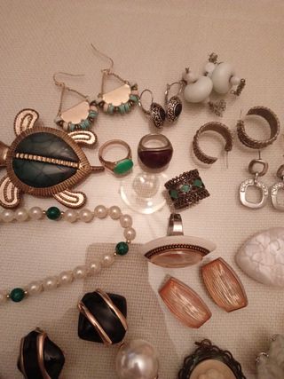 Lote bisutería vintage oro ,plata ,perlas ,hueso