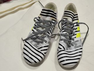 Zapatos de fútbol ADIDAS.
