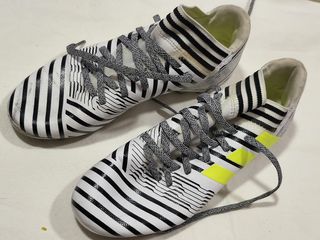 Zapatos de fútbol ADIDAS.
