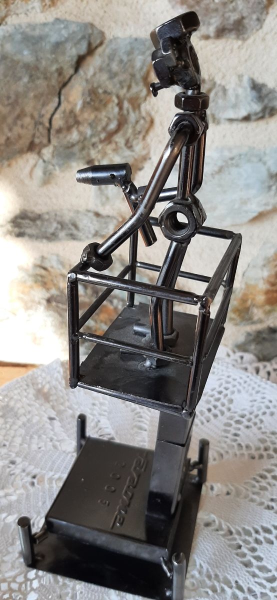 Scultura viti bulloni saldatore