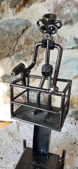 Scultura viti bulloni saldatore