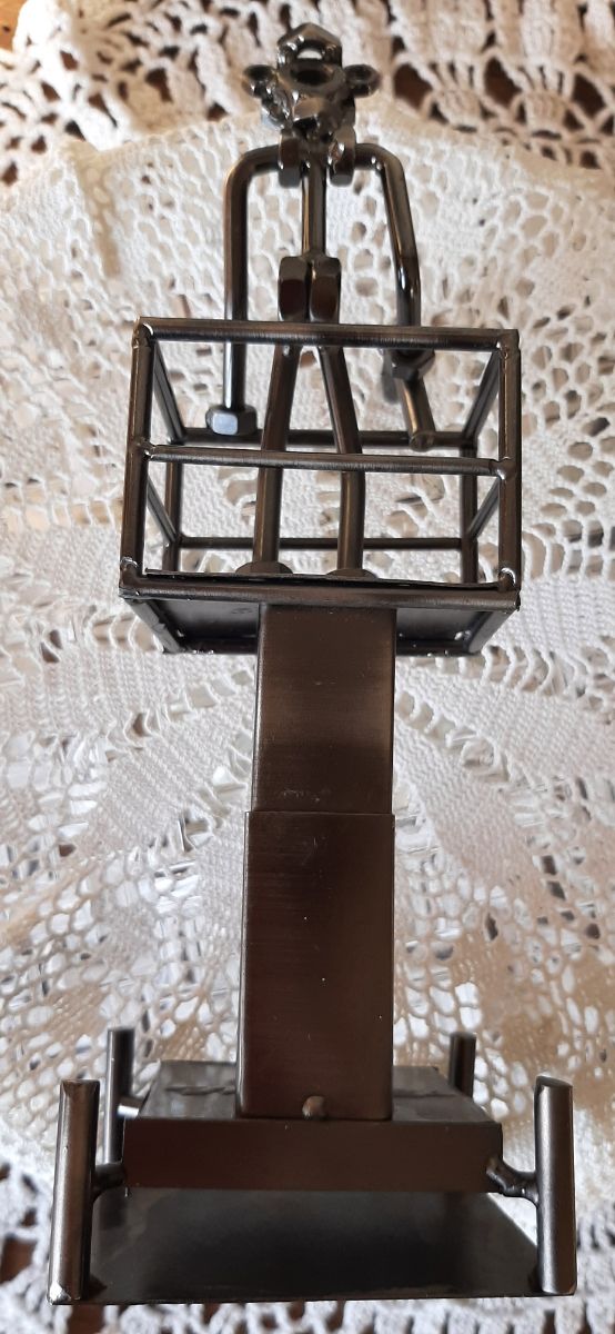 Scultura viti bulloni saldatore