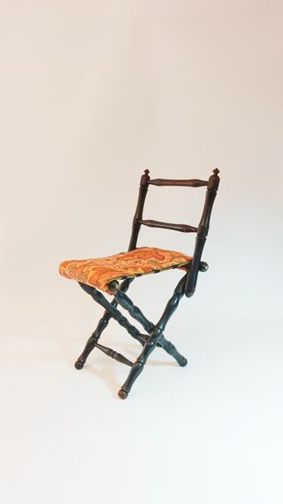 TABURETE PLEGABLE-RESPALDO. Principios siglo XX.
