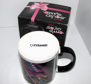 Mug Squid Game Coloured Guards & Stairs