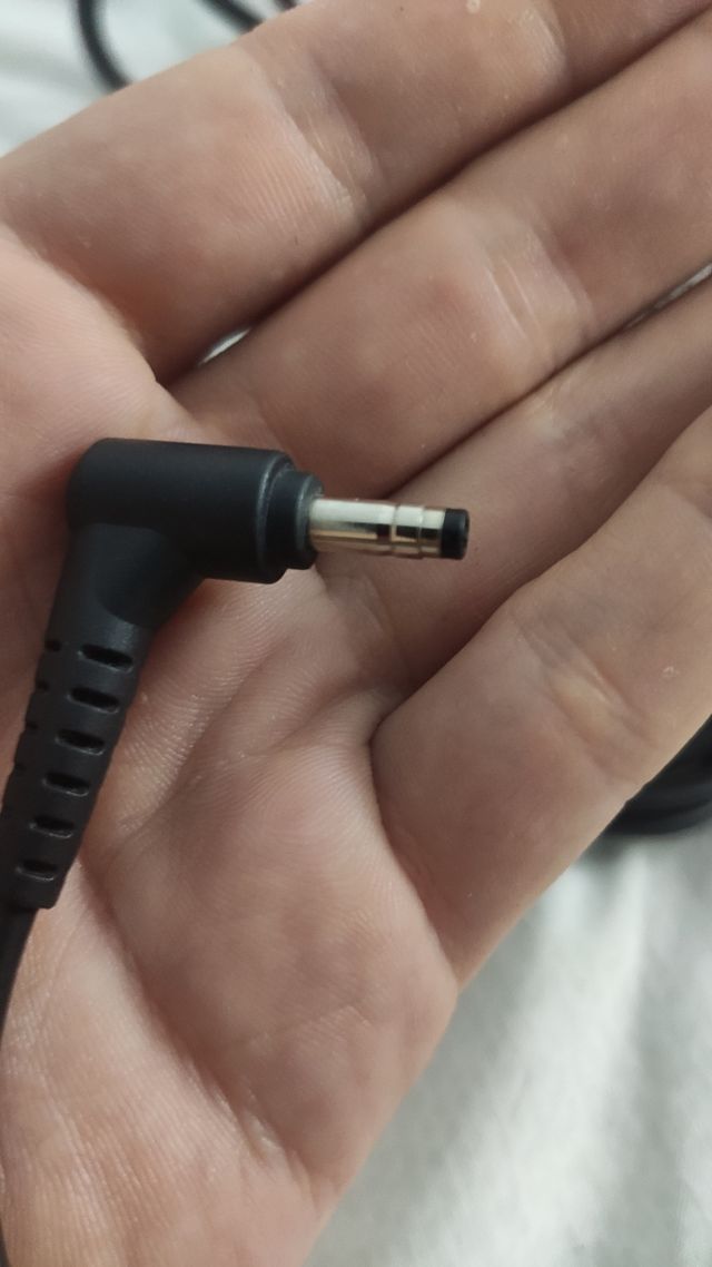 Cargador, Adapter Hp. 19 volt  1.8 a