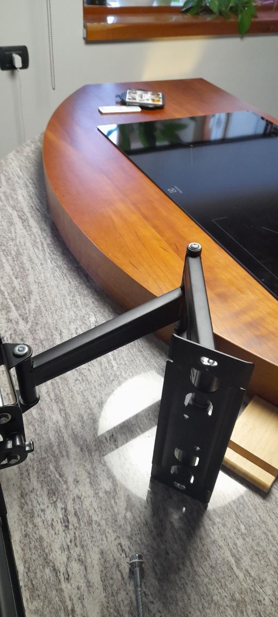 Braccio TV per parete