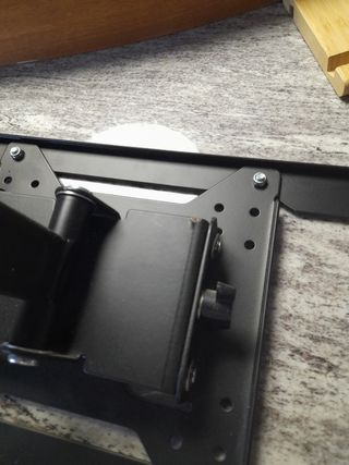 Braccio TV per parete