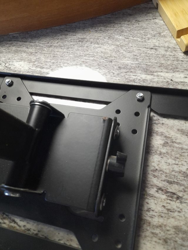 Braccio TV per parete