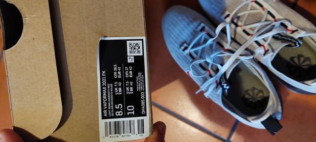 Vapormax 2021 university red