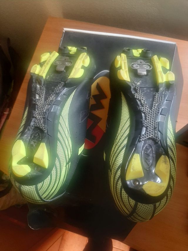 Zapatillas con automáticos