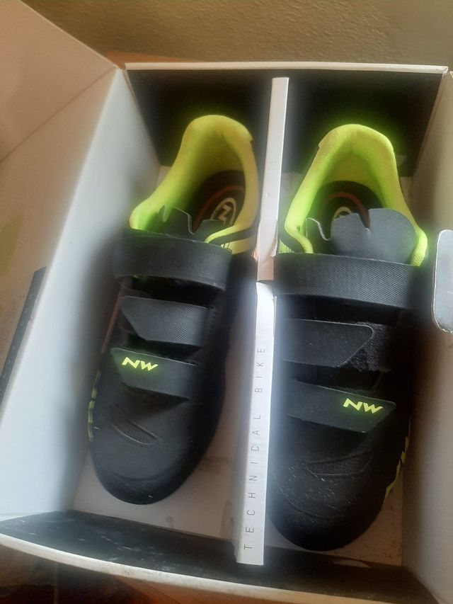 Zapatillas con automáticos