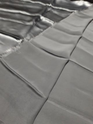 Tessuto in crepe grigio