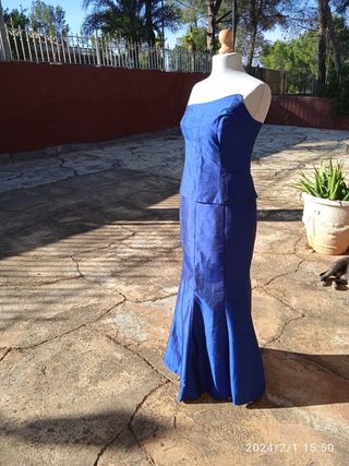 Vestido de fiesta largo. azul brillante.