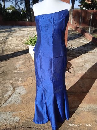 Vestido de fiesta largo. azul brillante.
