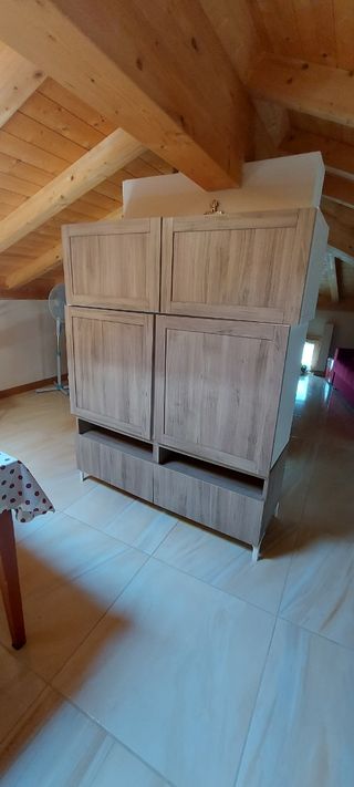 Set di 4 pezzi mobili Ikea con ripiani