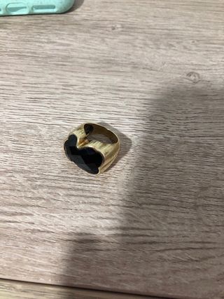 Anillo Tous dorado con oso color negro 17mm