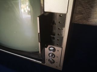 Televisión para exhibiciones 12"