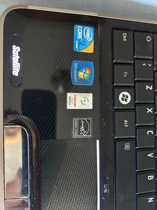 Portatil TOSHIBA SATELLITE
