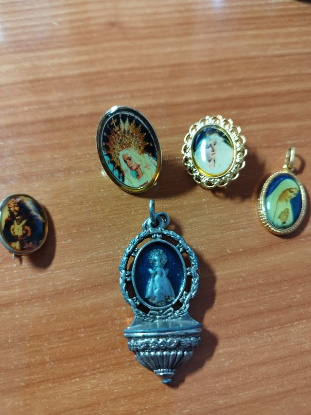 Pin y Colgante de Vírgenes y Nuestro Padre Jesús